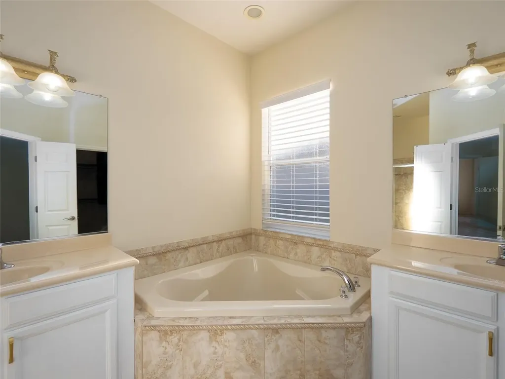 4103 61st Avenue E Bradenton FL 34203