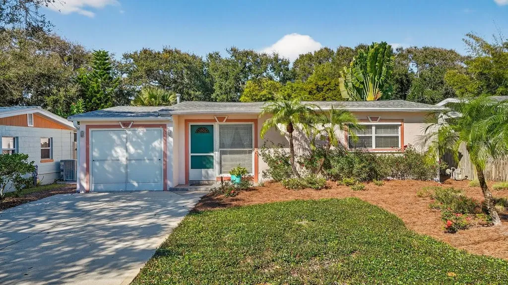 810 E 9th Avenue New Smyrna Beach FL 32169