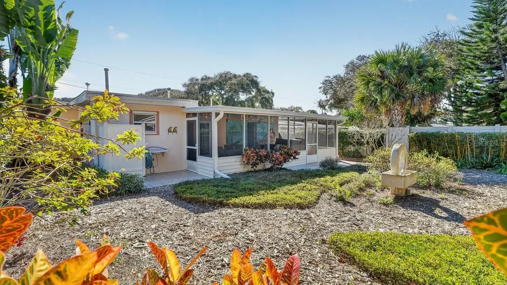 810 E 9th Avenue New Smyrna Beach FL 32169