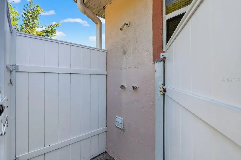 810 E 9th Avenue New Smyrna Beach FL 32169