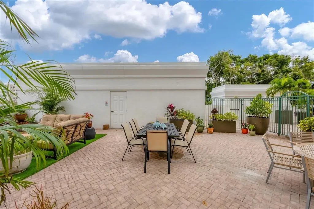505 S Orange Avenue Sarasota FL 34236