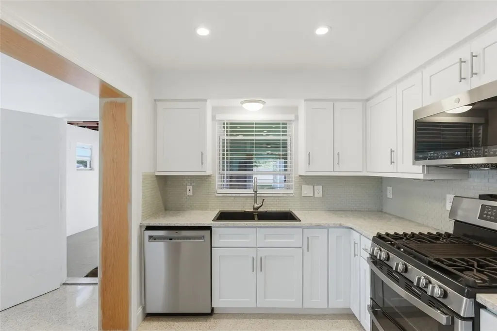 828 89th Avenue N St Petersburg FL 33702