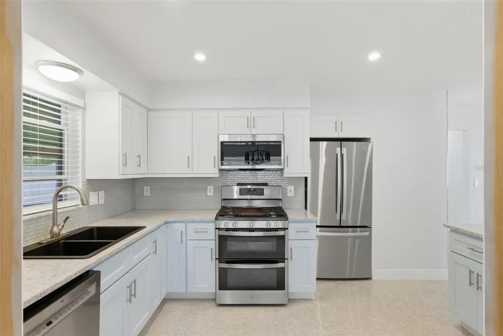 828 89th Avenue N St Petersburg FL 33702