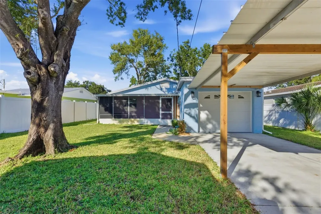 828 89th Avenue N St Petersburg FL 33702