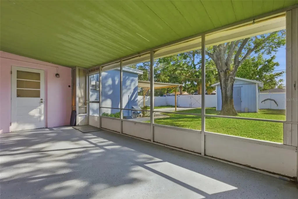 828 89th Avenue N St Petersburg FL 33702