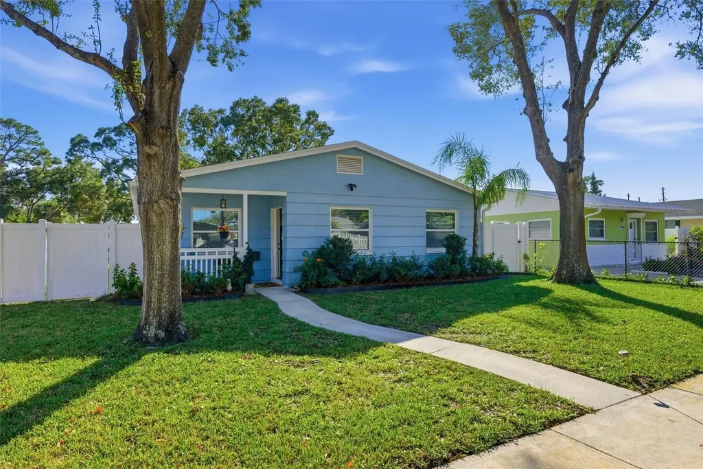 828 89th Avenue N St Petersburg FL 33702