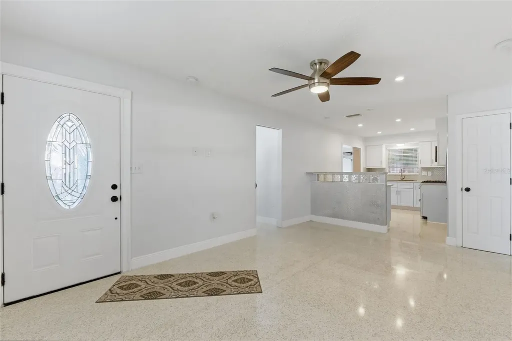 828 89th Avenue N St Petersburg FL 33702