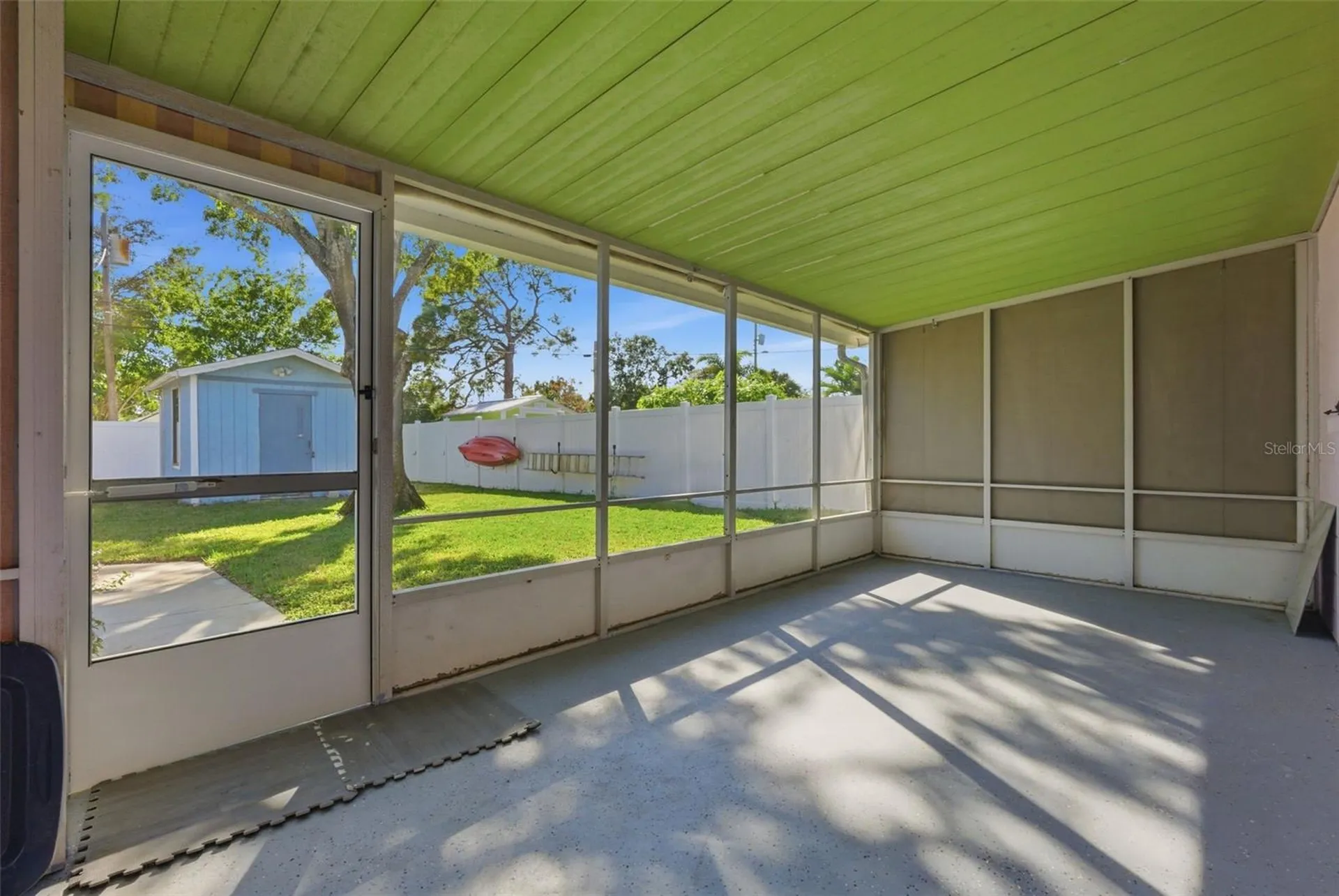 828 89th Avenue N St Petersburg FL 33702