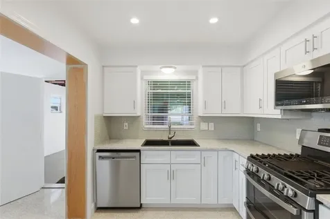 828 89th Avenue N St Petersburg FL 33702
