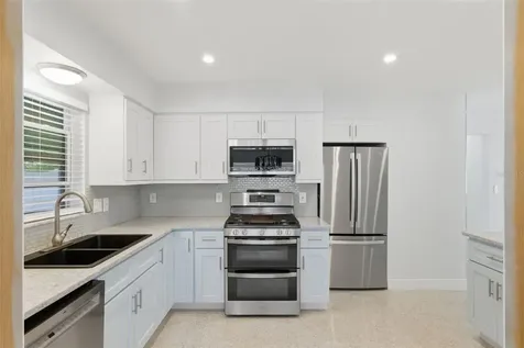 828 89th Avenue N St Petersburg FL 33702