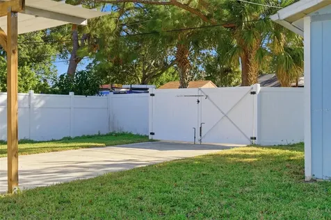 828 89th Avenue N St Petersburg FL 33702