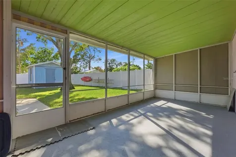 828 89th Avenue N St Petersburg FL 33702