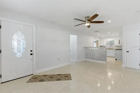 828 89th Avenue N St Petersburg FL 33702