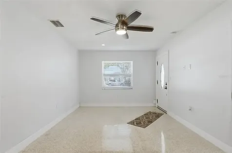 828 89th Avenue N St Petersburg FL 33702