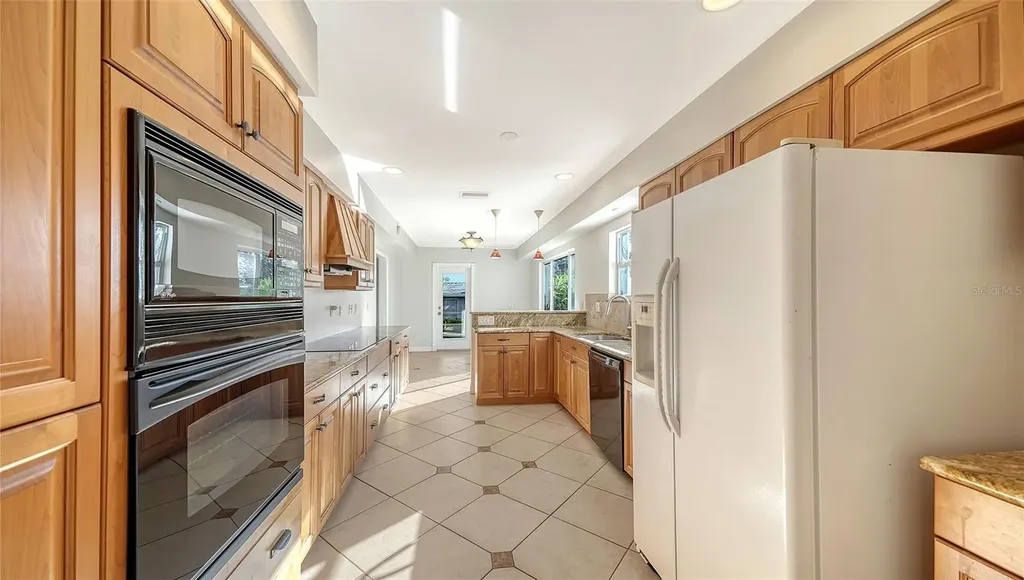 2452 Whippoorwill Circle Sarasota FL 34231