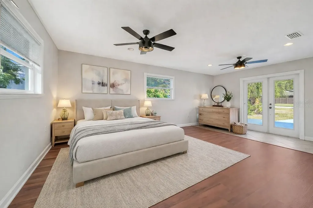 2452 Whippoorwill Circle Sarasota FL 34231