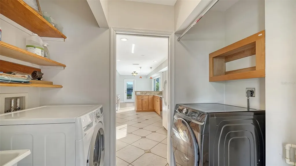 2452 Whippoorwill Circle Sarasota FL 34231