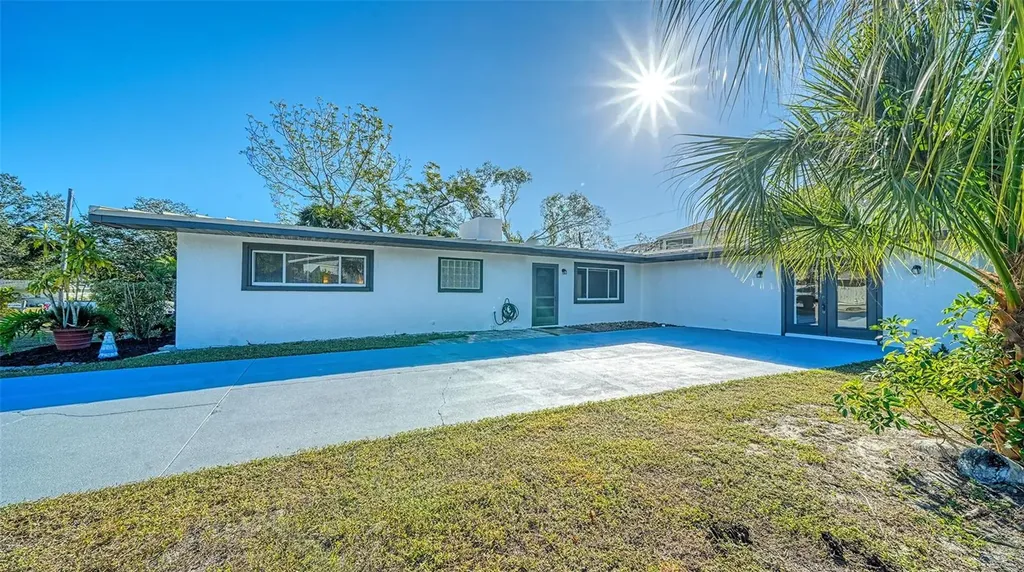 2452 Whippoorwill Circle Sarasota FL 34231