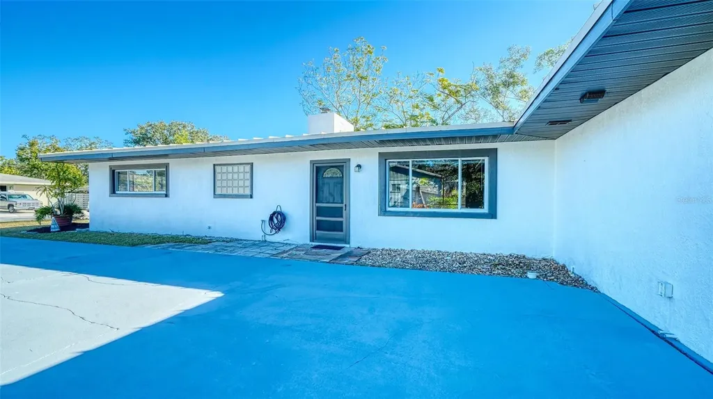 2452 Whippoorwill Circle Sarasota FL 34231
