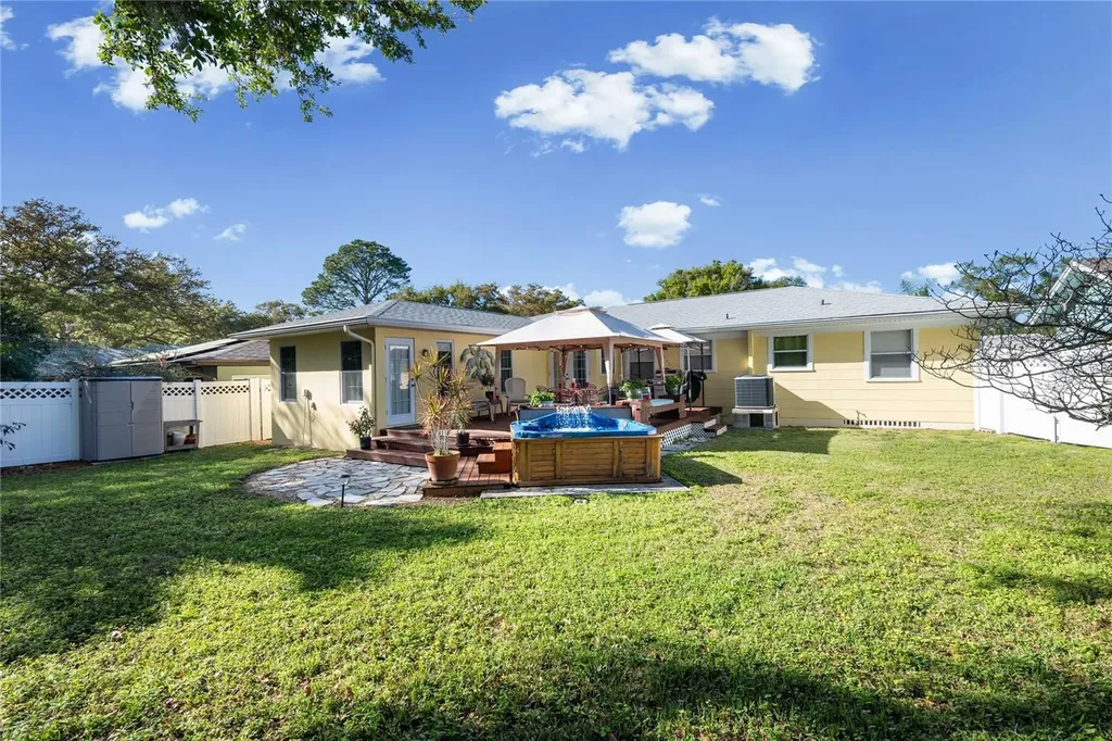 1109 Commodore Street Clearwater FL 33755