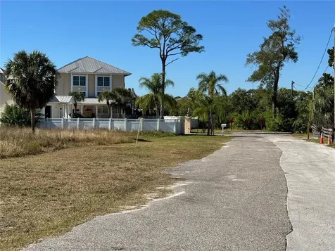 523 Doric Court Tarpon Springs FL 34689