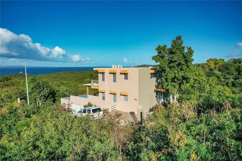 160 Calle Colina Vieques PR 00765