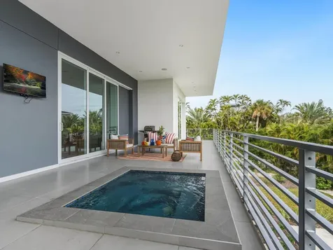 3939 Higel Avenue Sarasota FL 34242