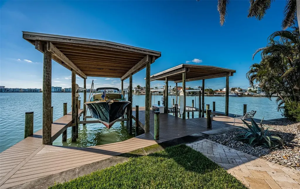 7800 9th Avenue S St Petersburg FL 33707