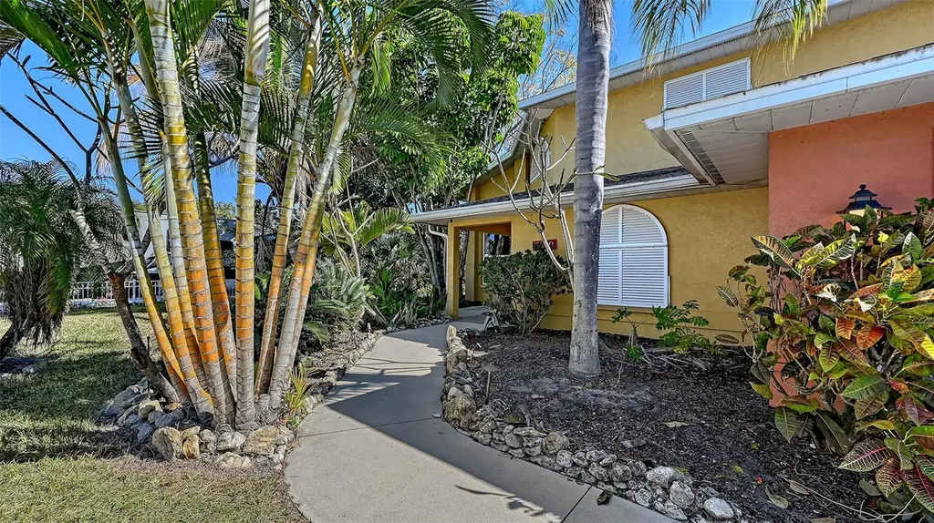 2429 Whippoorwill Circle Sarasota FL 34231