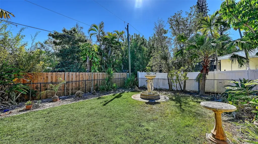 2429 Whippoorwill Circle Sarasota FL 34231