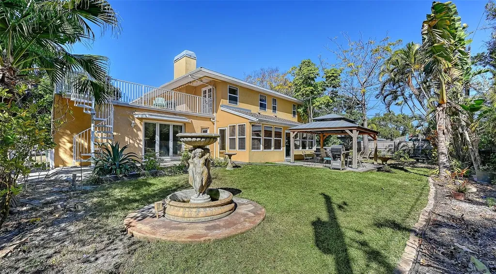 2429 Whippoorwill Circle Sarasota FL 34231