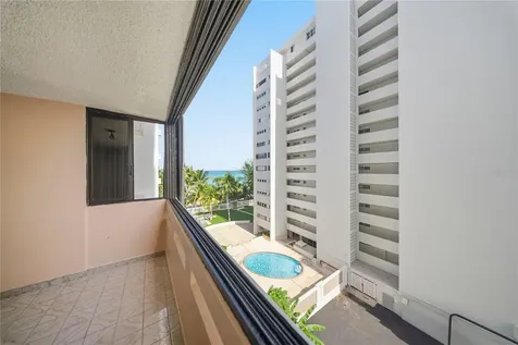 4327 Avenue Isla Verde Carolina PR 00979