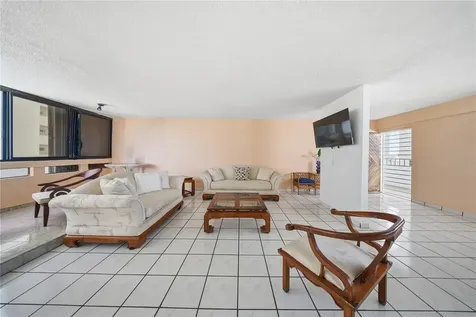 4327 Avenue Isla Verde Carolina PR 00979