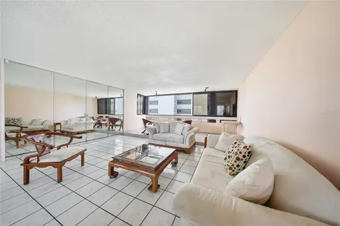 4327 Avenue Isla Verde Carolina PR 00979