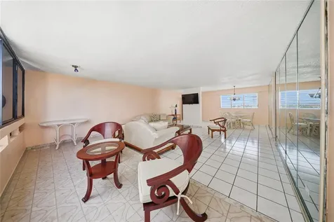 4327 Avenue Isla Verde Carolina PR 00979