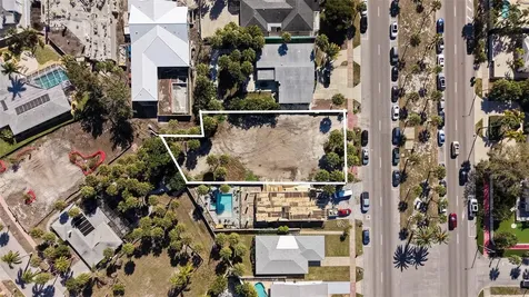 130 N Boulevard Of The Presidents Sarasota FL 34236