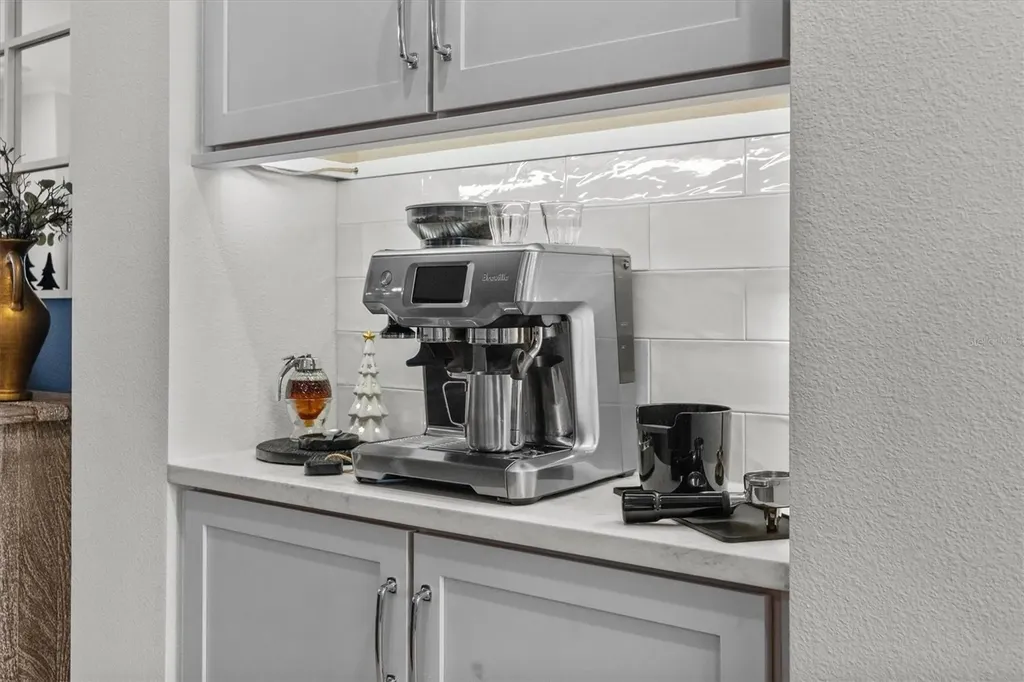 946 Highland Avenue Dunedin FL 34698