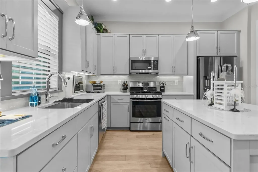 946 Highland Avenue Dunedin FL 34698