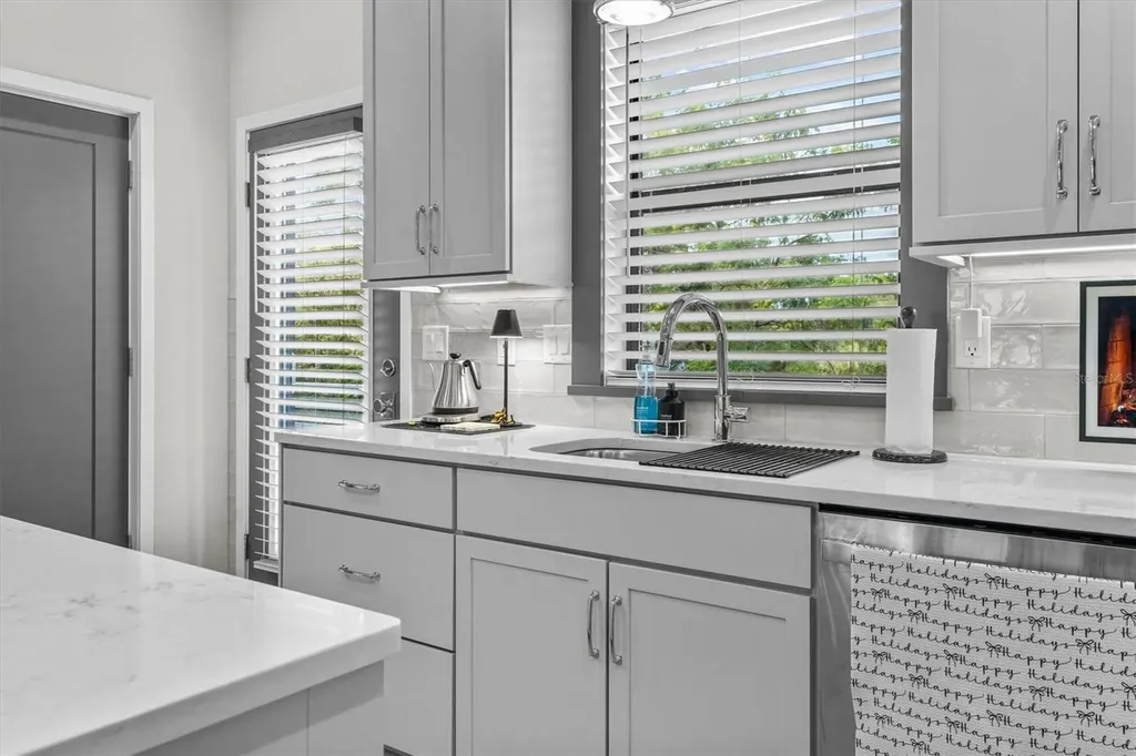 946 Highland Avenue Dunedin FL 34698