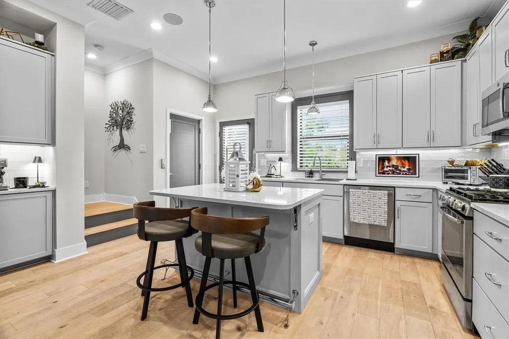 946 Highland Avenue Dunedin FL 34698