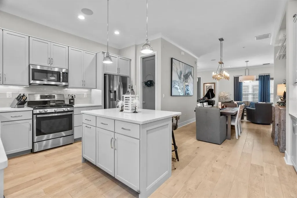 946 Highland Avenue Dunedin FL 34698