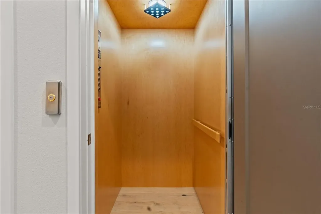 946 Highland Avenue Dunedin FL 34698