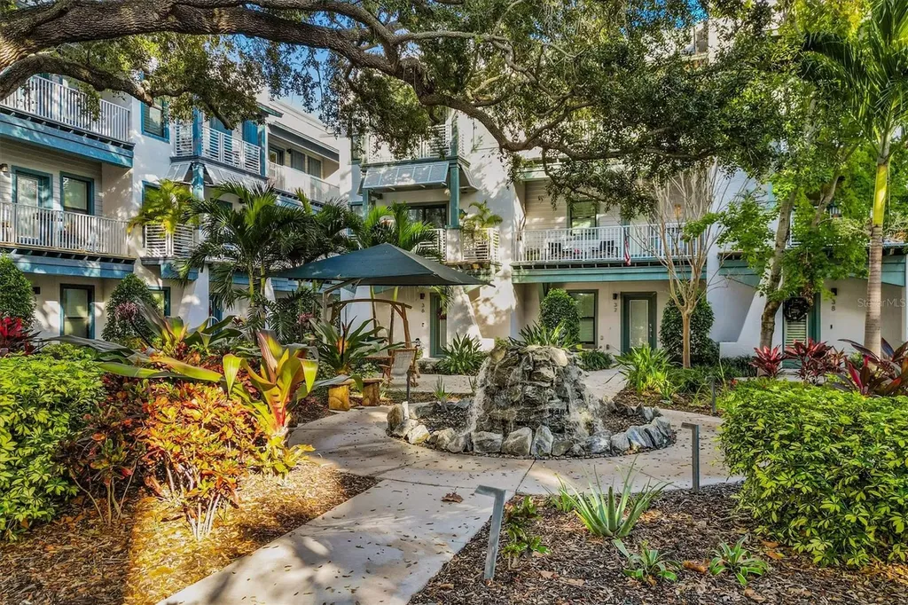 946 Highland Avenue Dunedin FL 34698