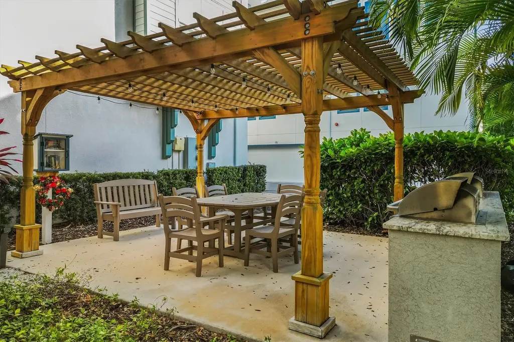 946 Highland Avenue Dunedin FL 34698