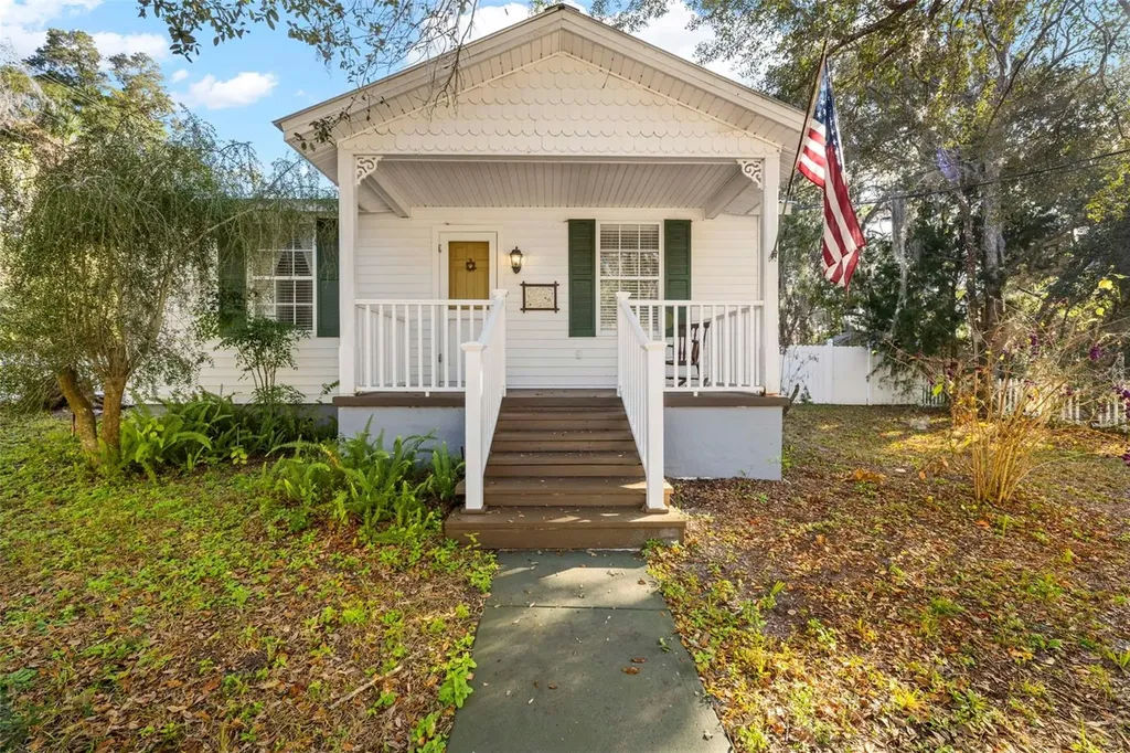 16 52nd Street Yankeetown FL 34498