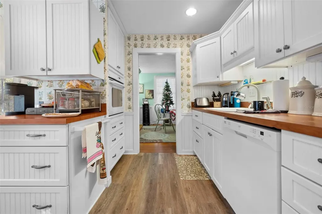 16 52nd Street Yankeetown FL 34498