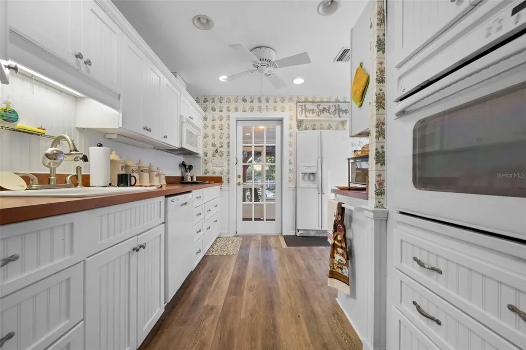 16 52nd Street Yankeetown FL 34498
