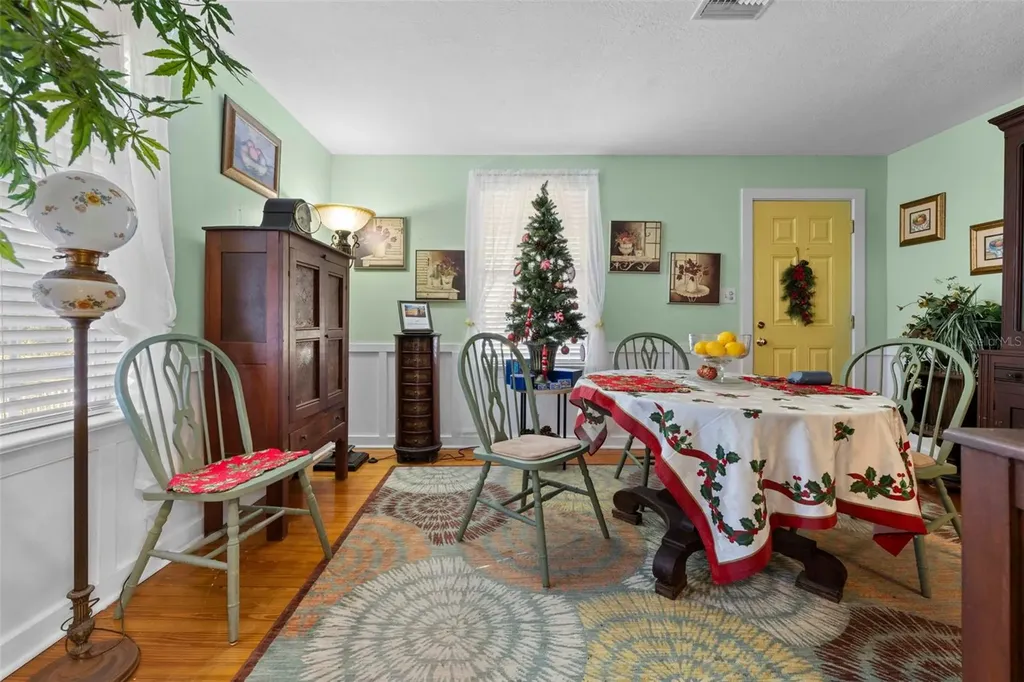 16 52nd Street Yankeetown FL 34498
