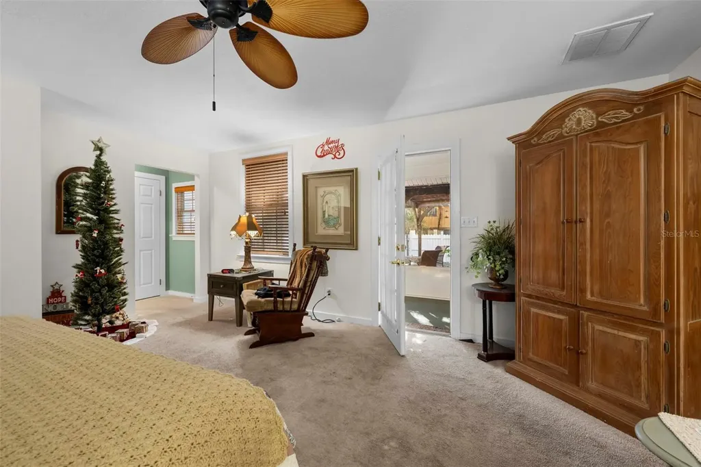 16 52nd Street Yankeetown FL 34498