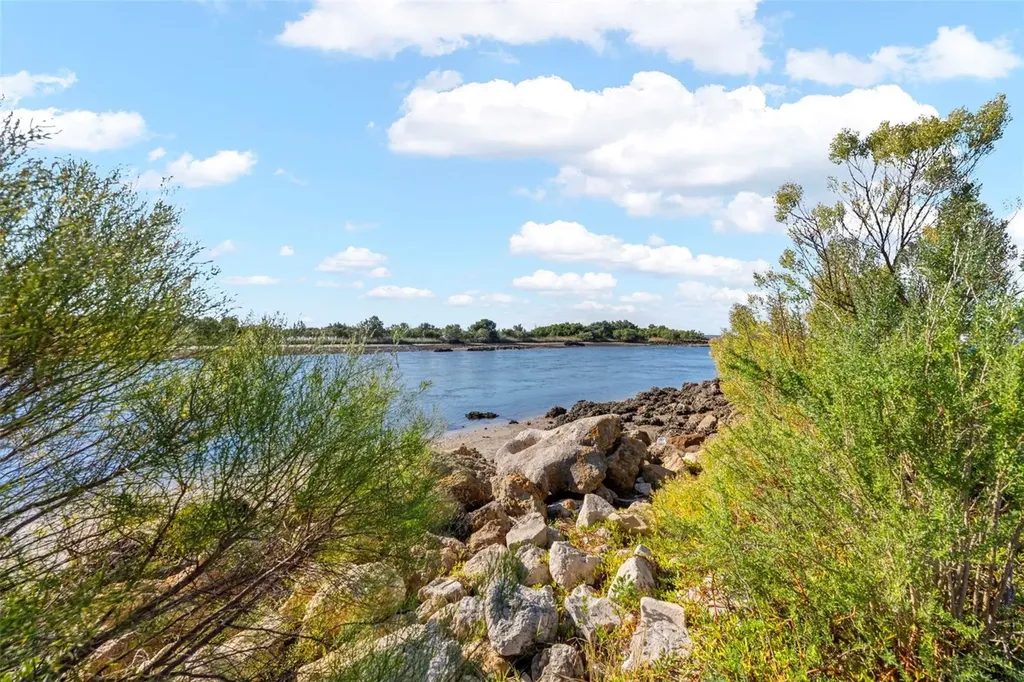 16 52nd Street Yankeetown FL 34498